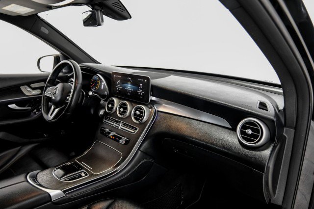 Used 2020 Mercedes-Benz GLC 300 image 8