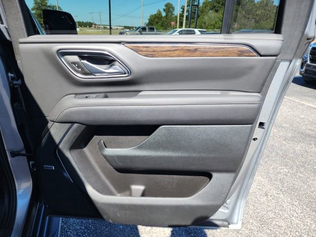 Used 2024 Chevrolet Suburban Premier w/ Premium Package image 21