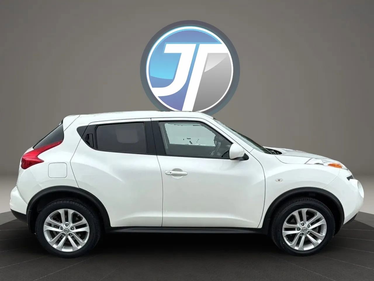 Used 2014 Nissan Juke SV w/ Navigation Package image 4