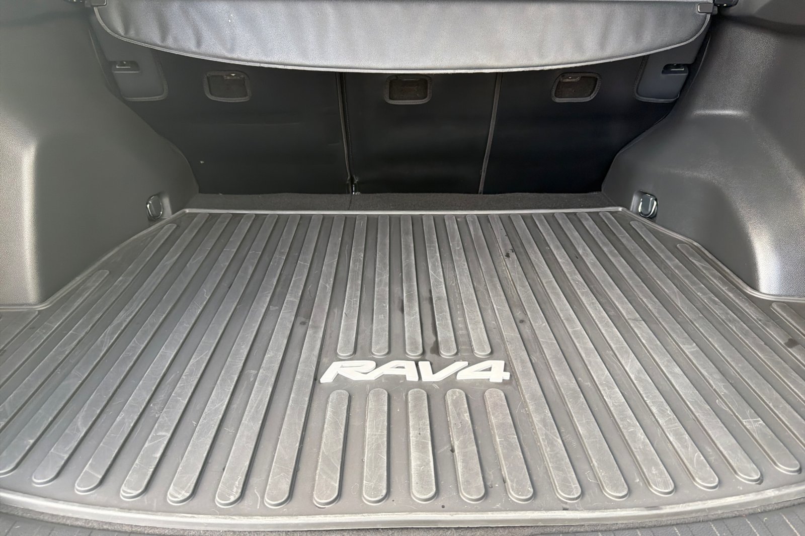 Used 2025 Toyota RAV4 LE AWD/4WD image 19