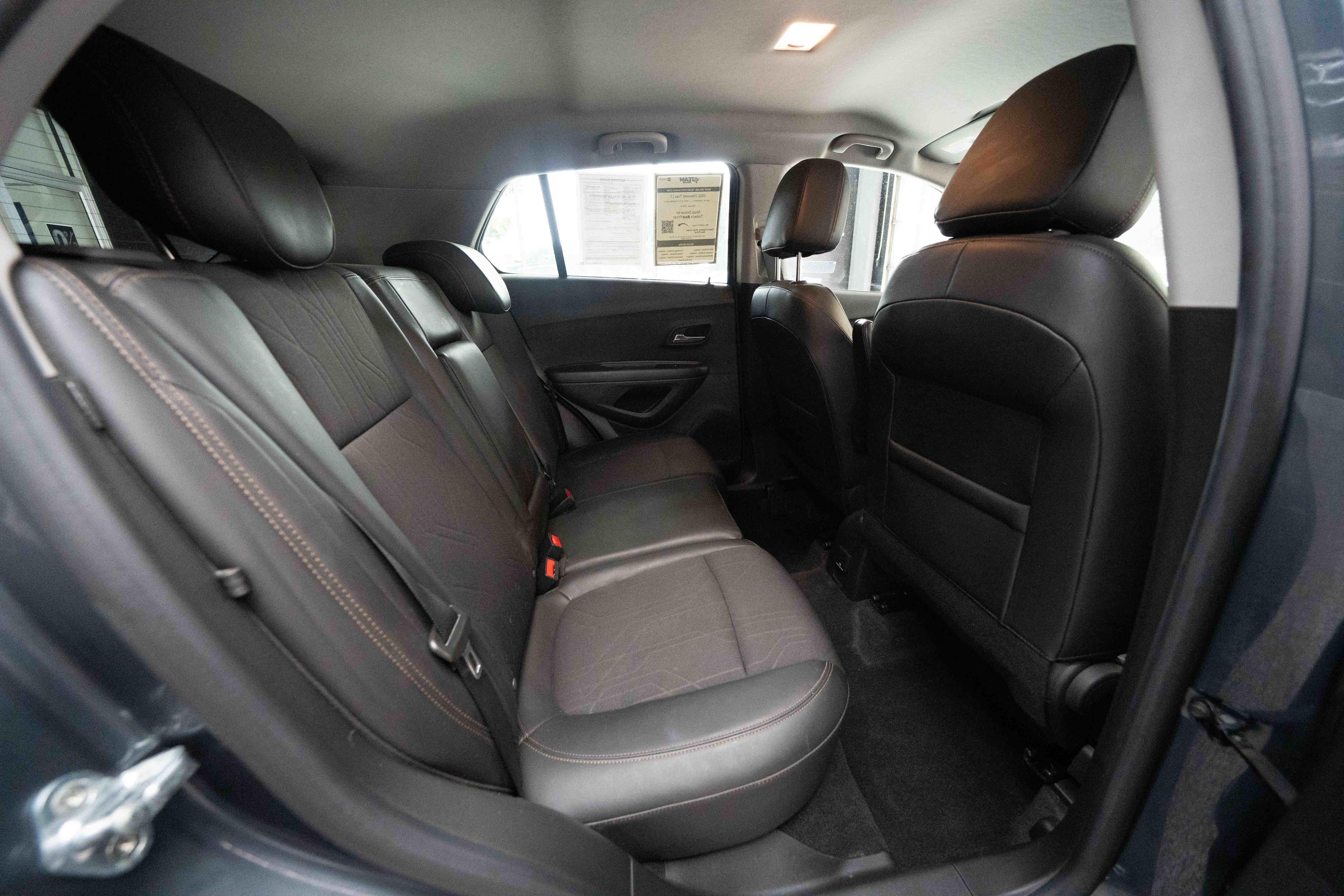 Used 2022 Chevrolet Trax LT w/ LT Convenience Package AWD/4WD image 25