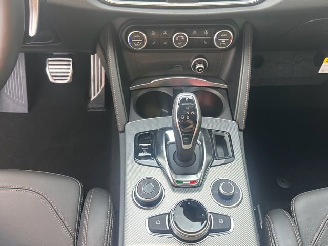 Used 2025 Alfa Romeo Stelvio Sprint AWD/4WD image 15