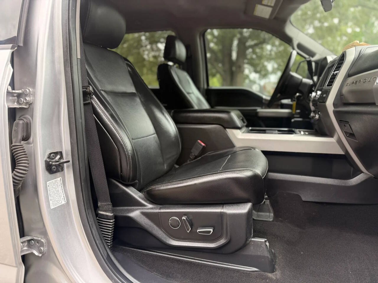 Used 2018 Ford F350 Lariat w/ Lariat Value Package AWD/4WD image 10