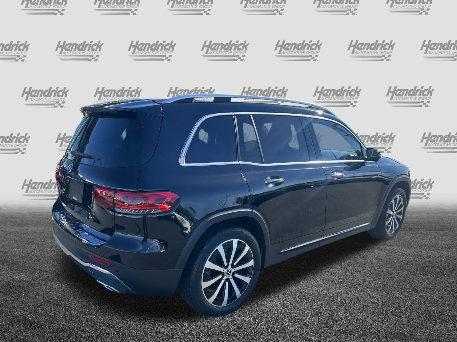 Used 2022 Mercedes-Benz GLB 250 w/ Premium Package Lite image 10