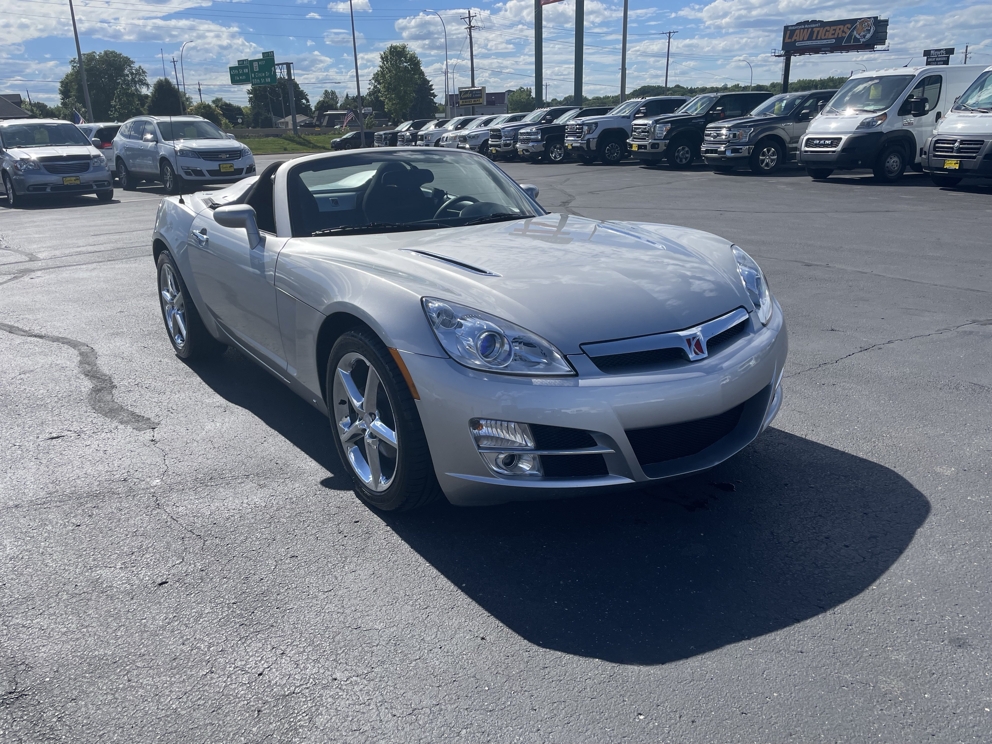Used 2007 Saturn Sky RWD image 2