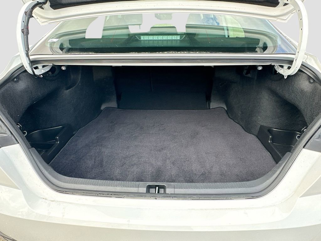 Used 2025 Toyota Camry SE image 31