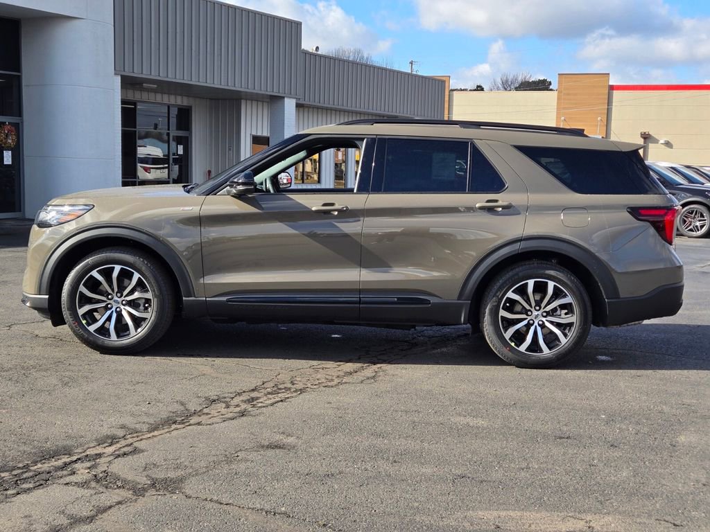 New 2026 Ford Explorer ST-Line image 3