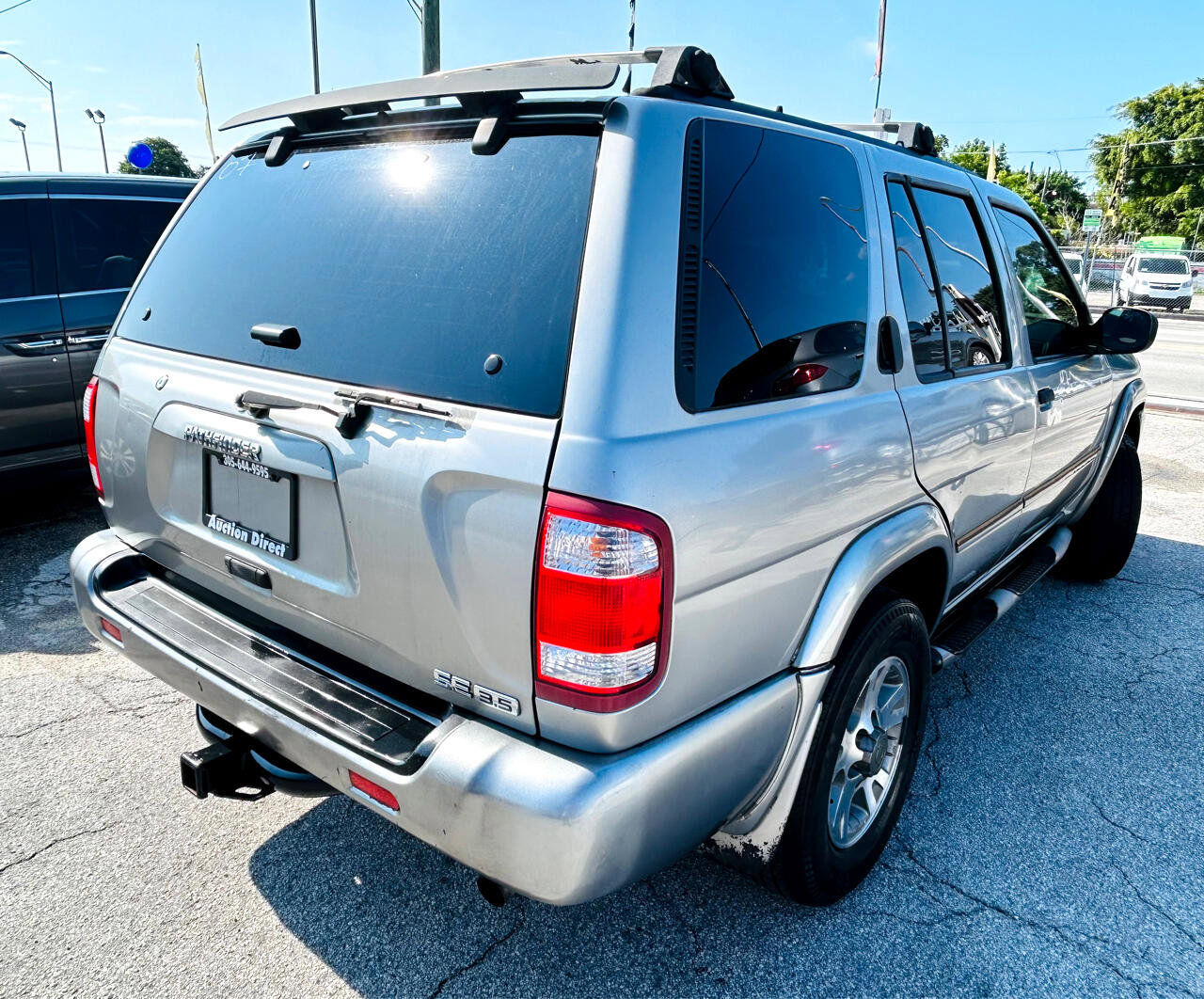 Used 2001 Nissan Pathfinder SE image 5