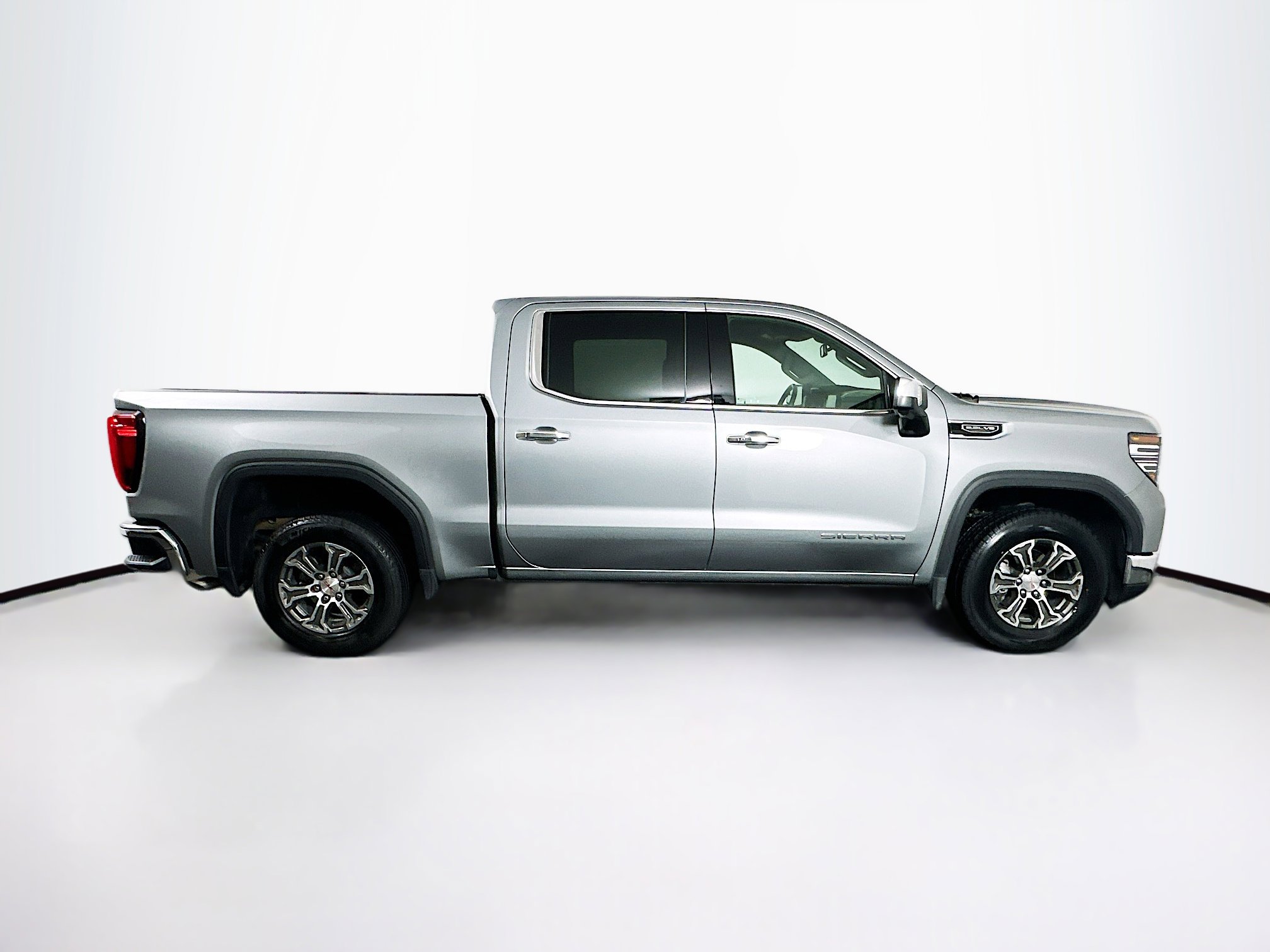 Used 2025 GMC Sierra 1500 SLT image 10
