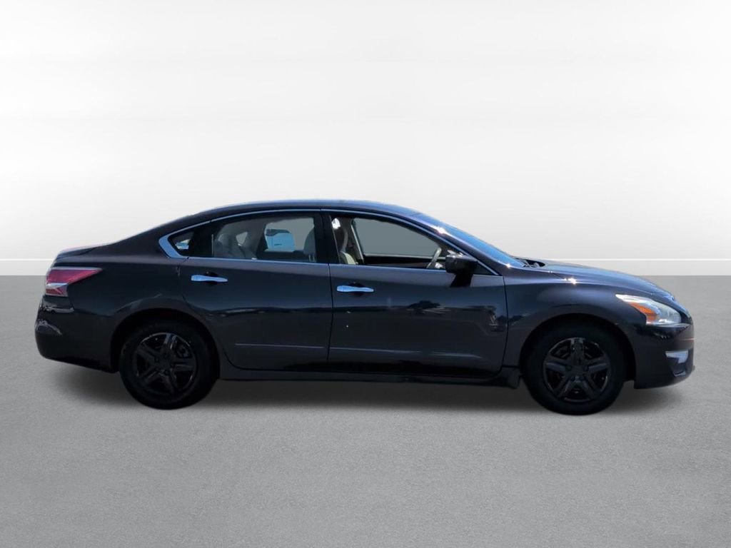 Used 2015 Nissan Altima 2.5 S w/ Power Driver Seat Package FWD image 4