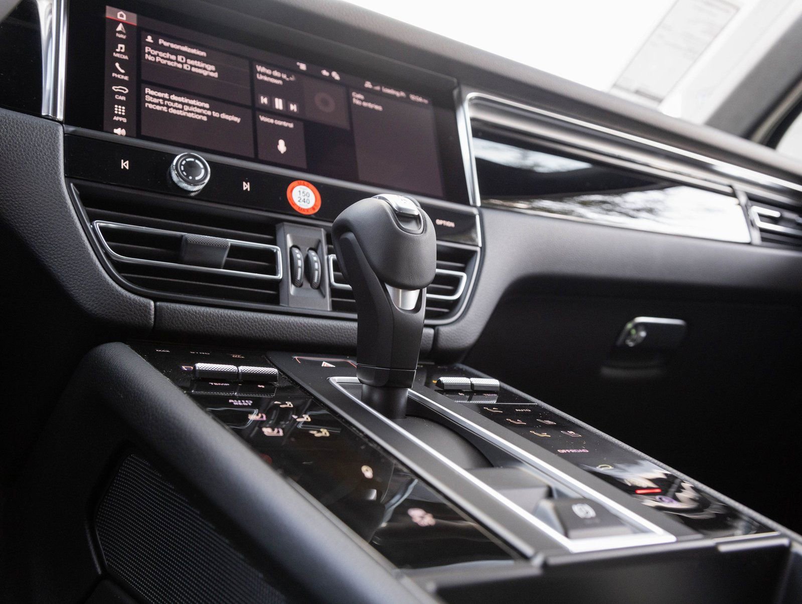 Certified 2026 Porsche Macan image 27