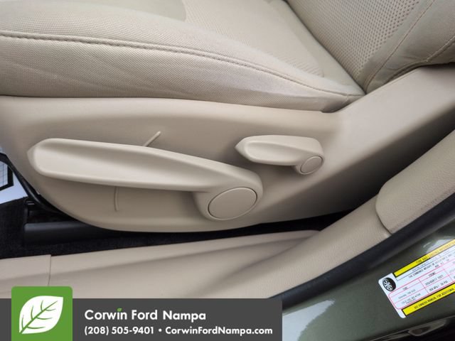 Used 2019 Jeep Cherokee Latitude w/ Cold Weather Group AWD/4WD image 12