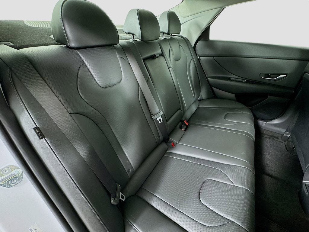Certified 2025 Hyundai Elantra Limited image 29