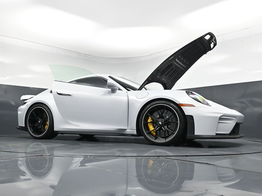 Certified 2025 Porsche 911 GT3 RWD image 32