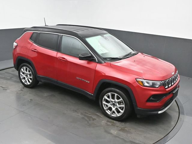 Used 2025 Jeep Compass Limited image 44