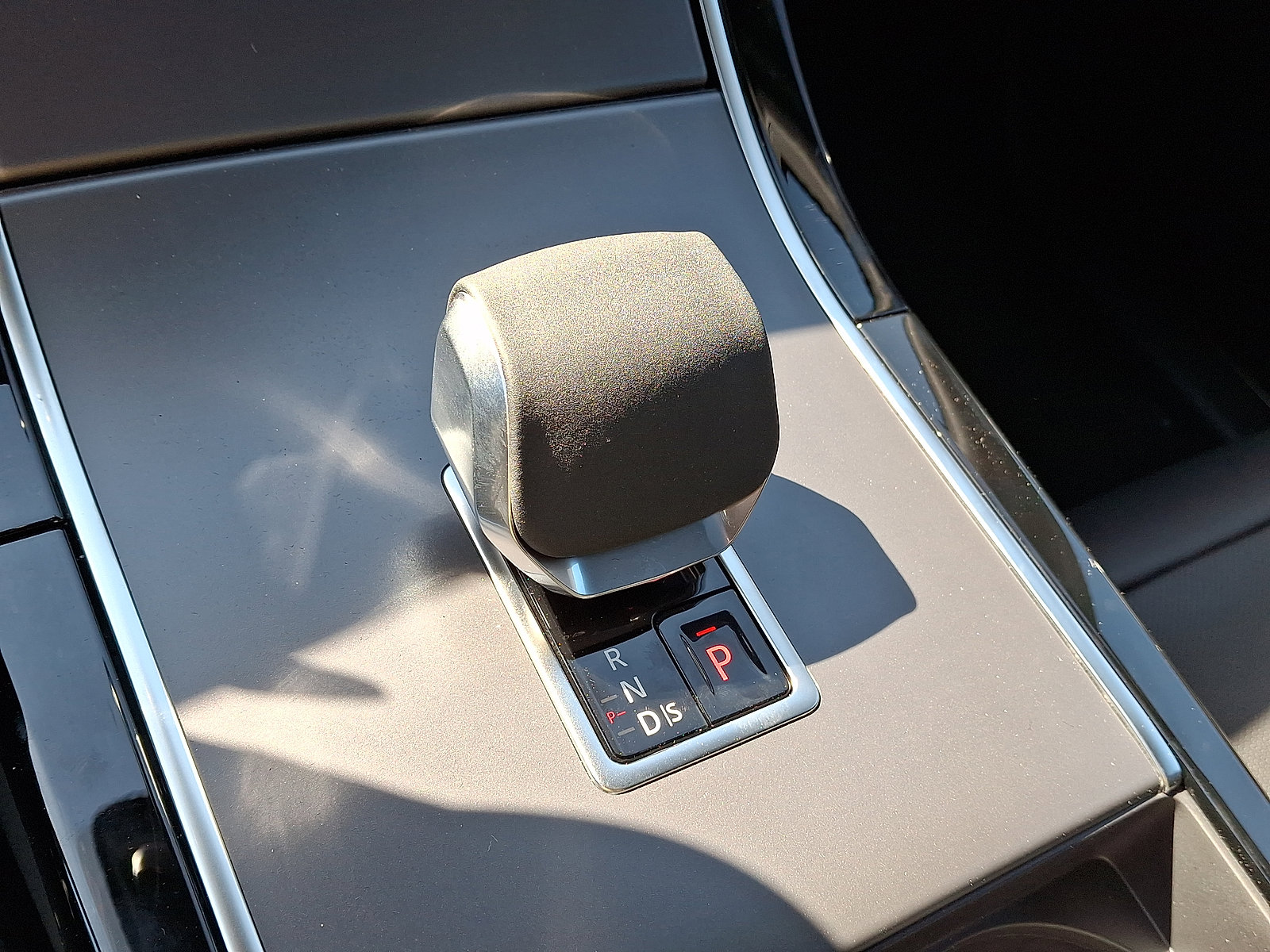 Certified 2025 Land Rover Range Rover Velar Dynamic SE image 11