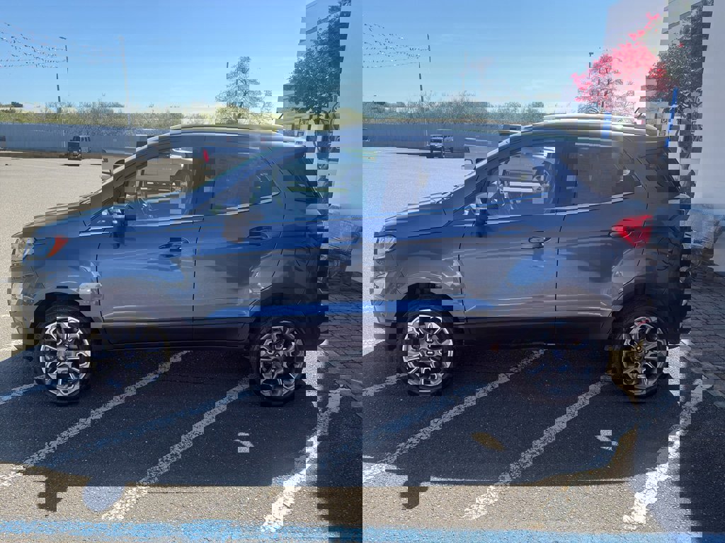 Used 2021 Ford EcoSport Titanium image 3
