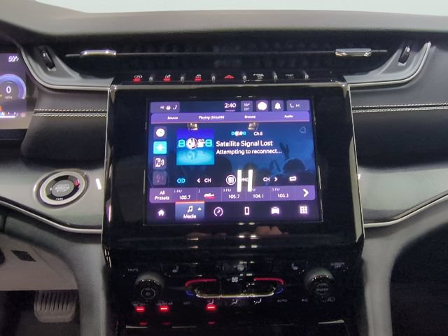 Used 2023 Jeep Grand Cherokee Altitude AWD/4WD image 8