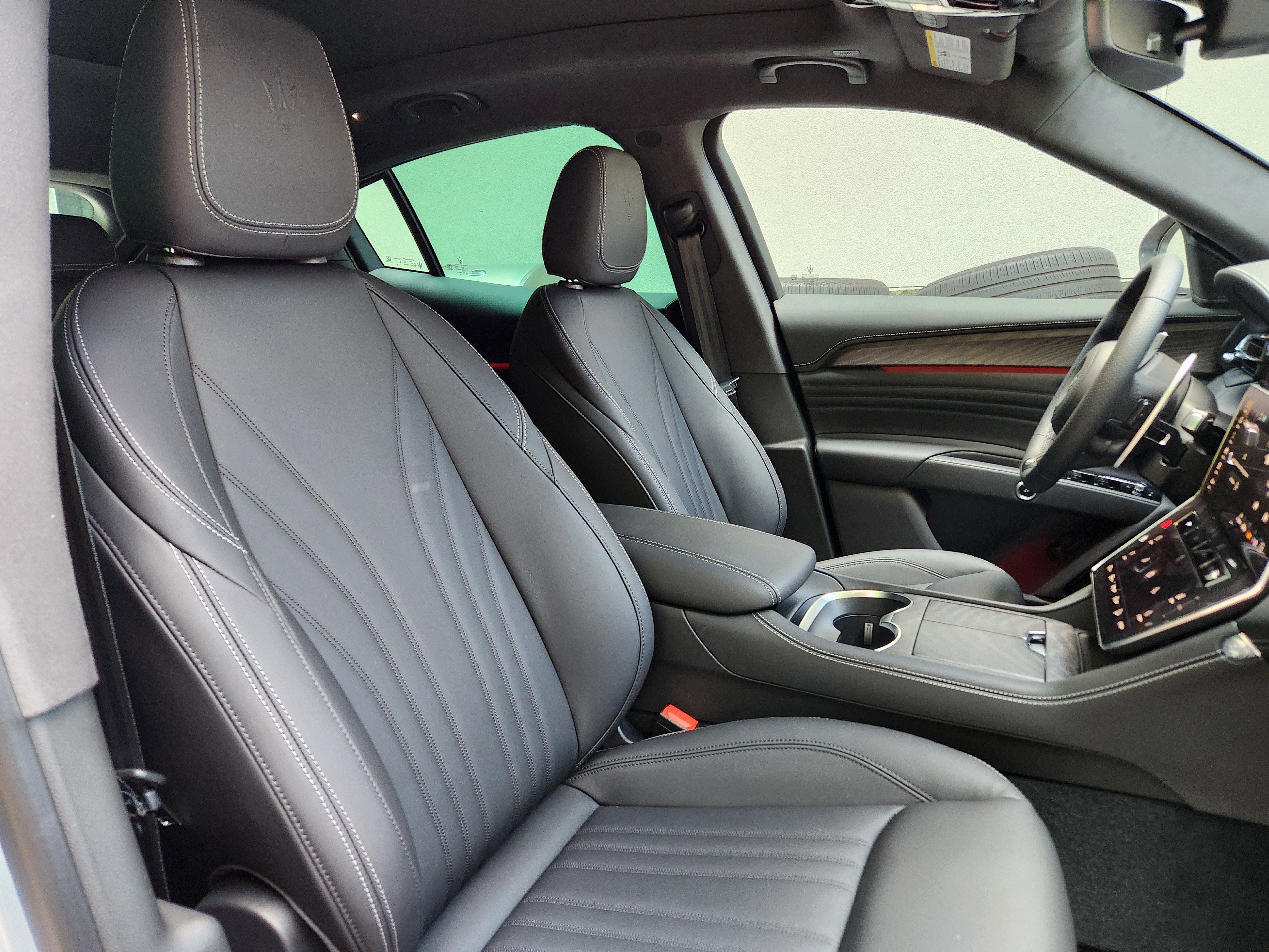 New 2025 Maserati Grecale GT image 16