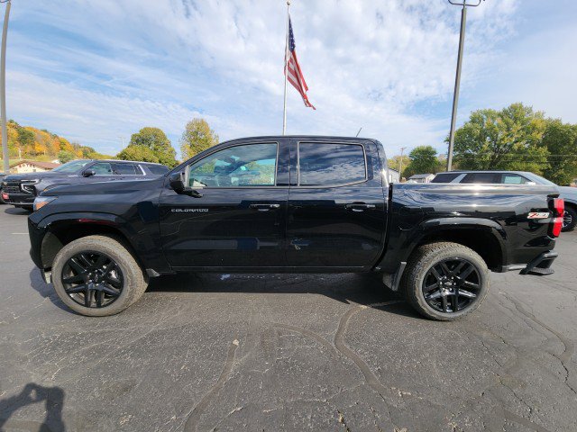 Used 2025 Chevrolet Colorado Z71 w/ Technology Package image 2