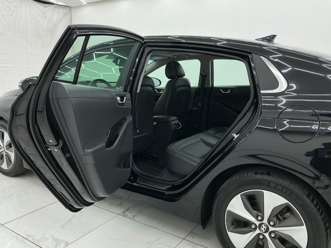 Used 2019 Hyundai Ioniq Limited FWD image 22