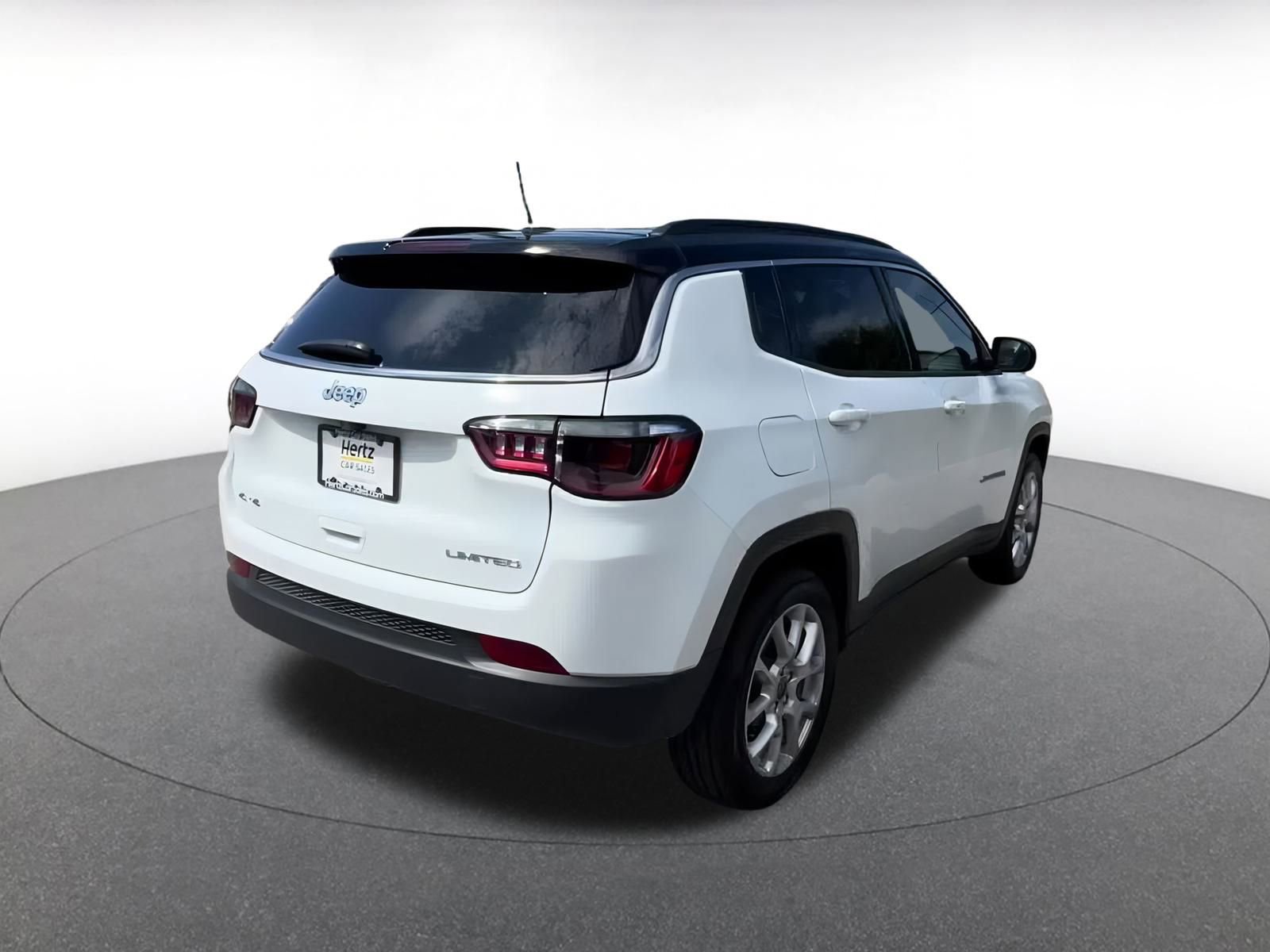 Used 2025 Jeep Compass Limited image 14