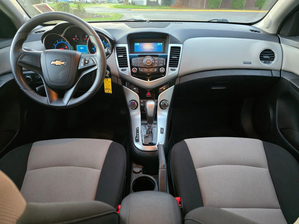 Used 2016 Chevrolet Cruze LS image 17