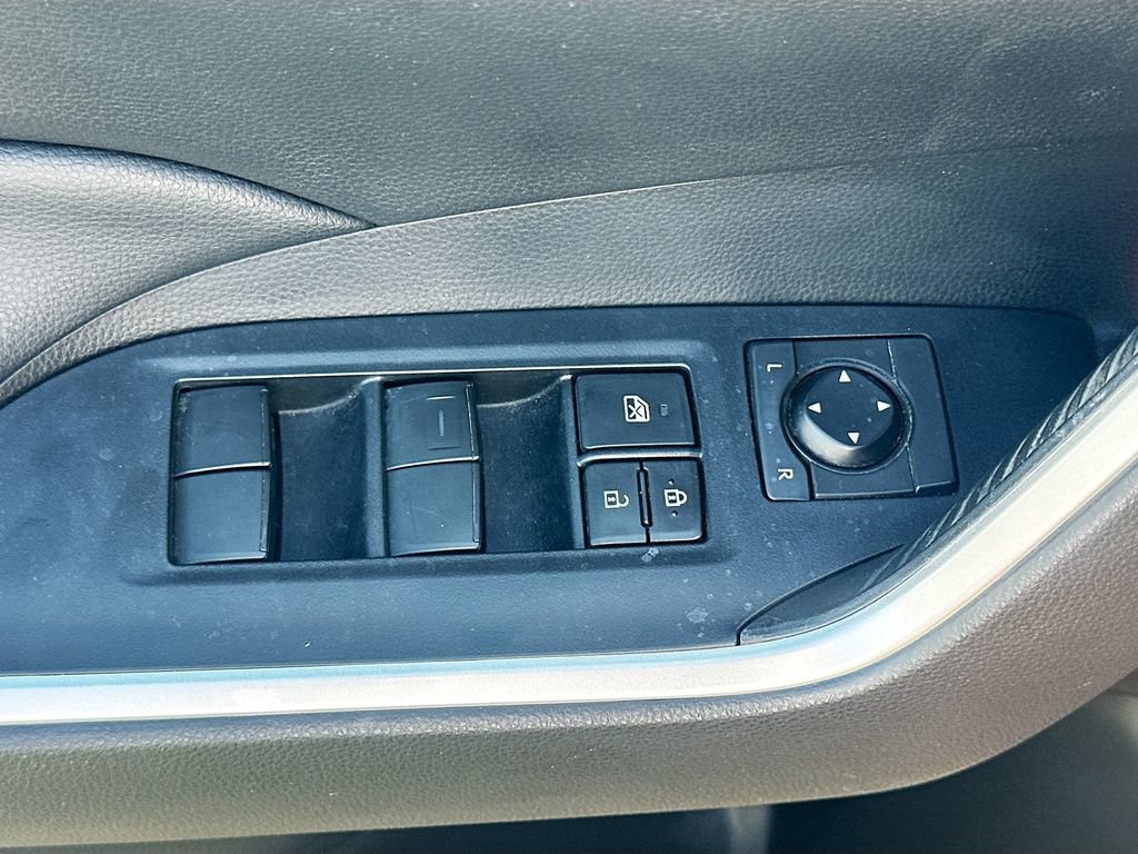 Used 2020 Toyota RAV4 XLE FWD image 17
