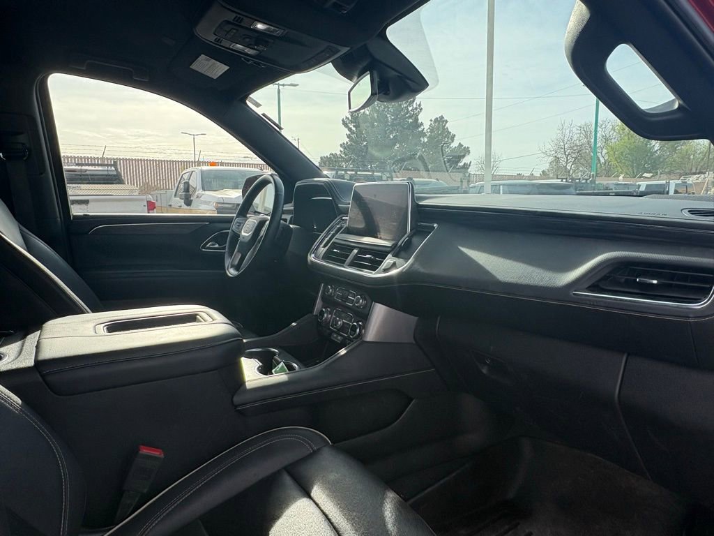 Used 2024 GMC Yukon XL SLT w/ SLT Luxury Package image 9