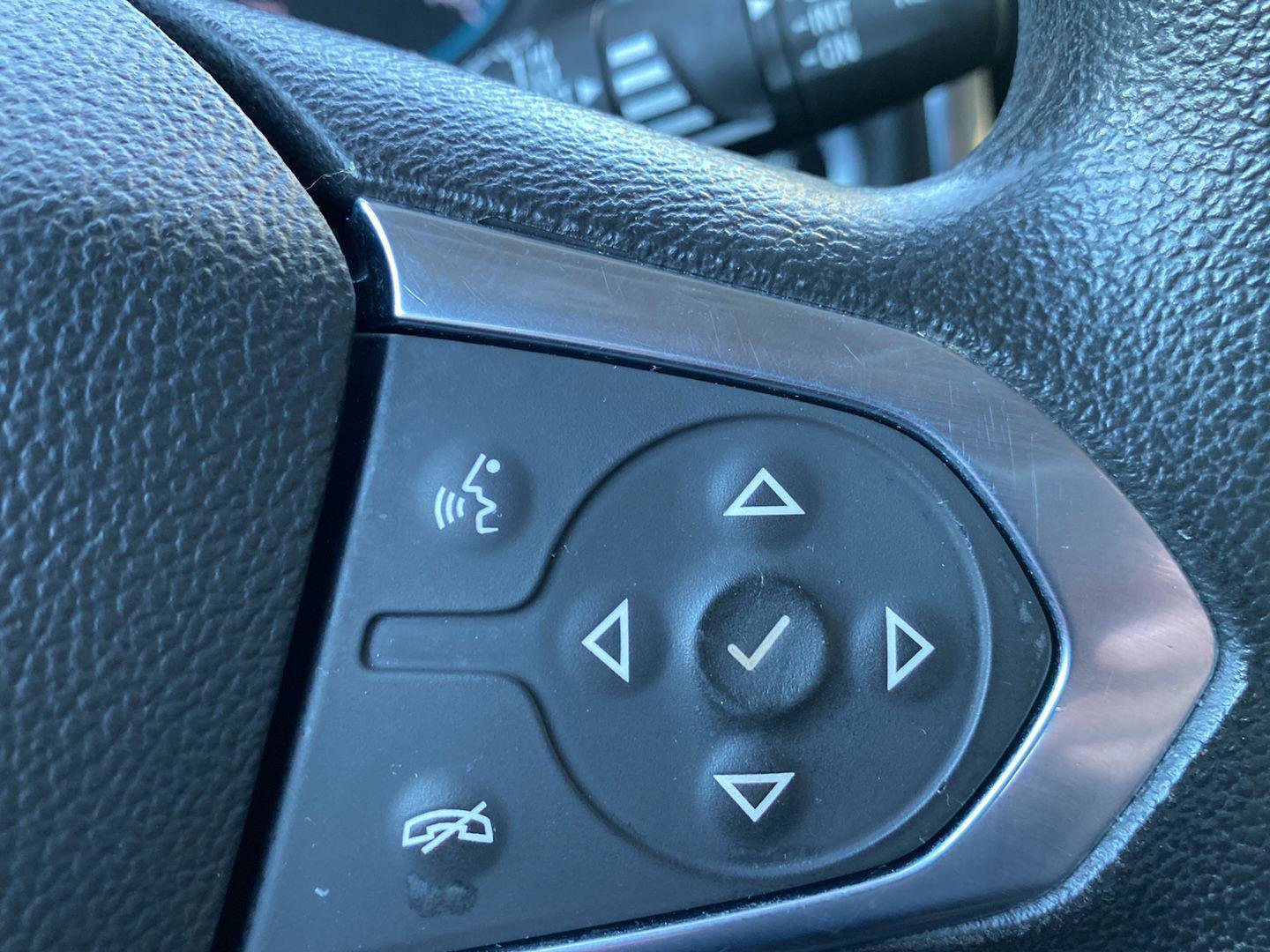 Used 2020 Chevrolet Traverse LS image 33