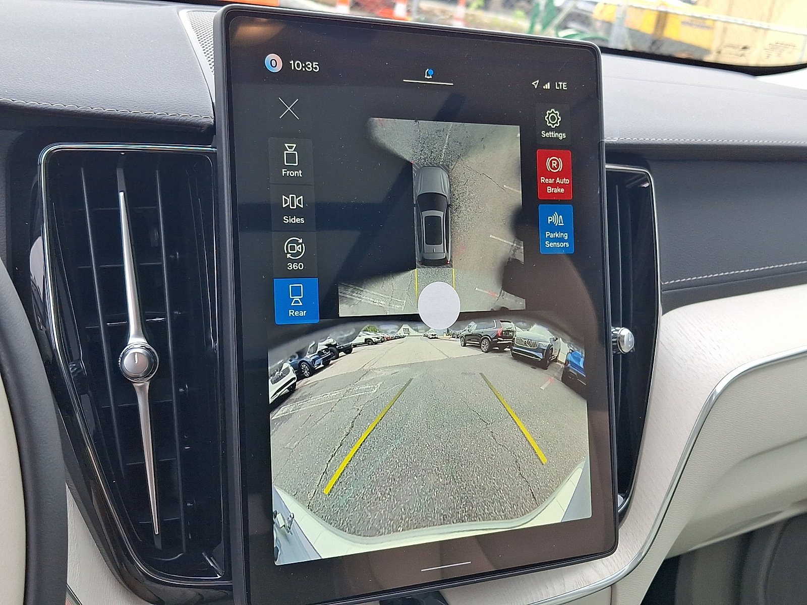 New 2027 Volvo XC60 B5 Ultra AWD/4WD image 17