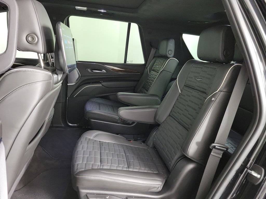 Certified 2024 Cadillac Escalade Sport Platinum w/ LPO, ONYX Package AWD/4WD image 11