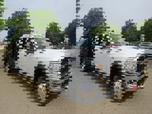 New 2023 RAM 5500 Tradesman w/ Chrome Appearance Group image 2