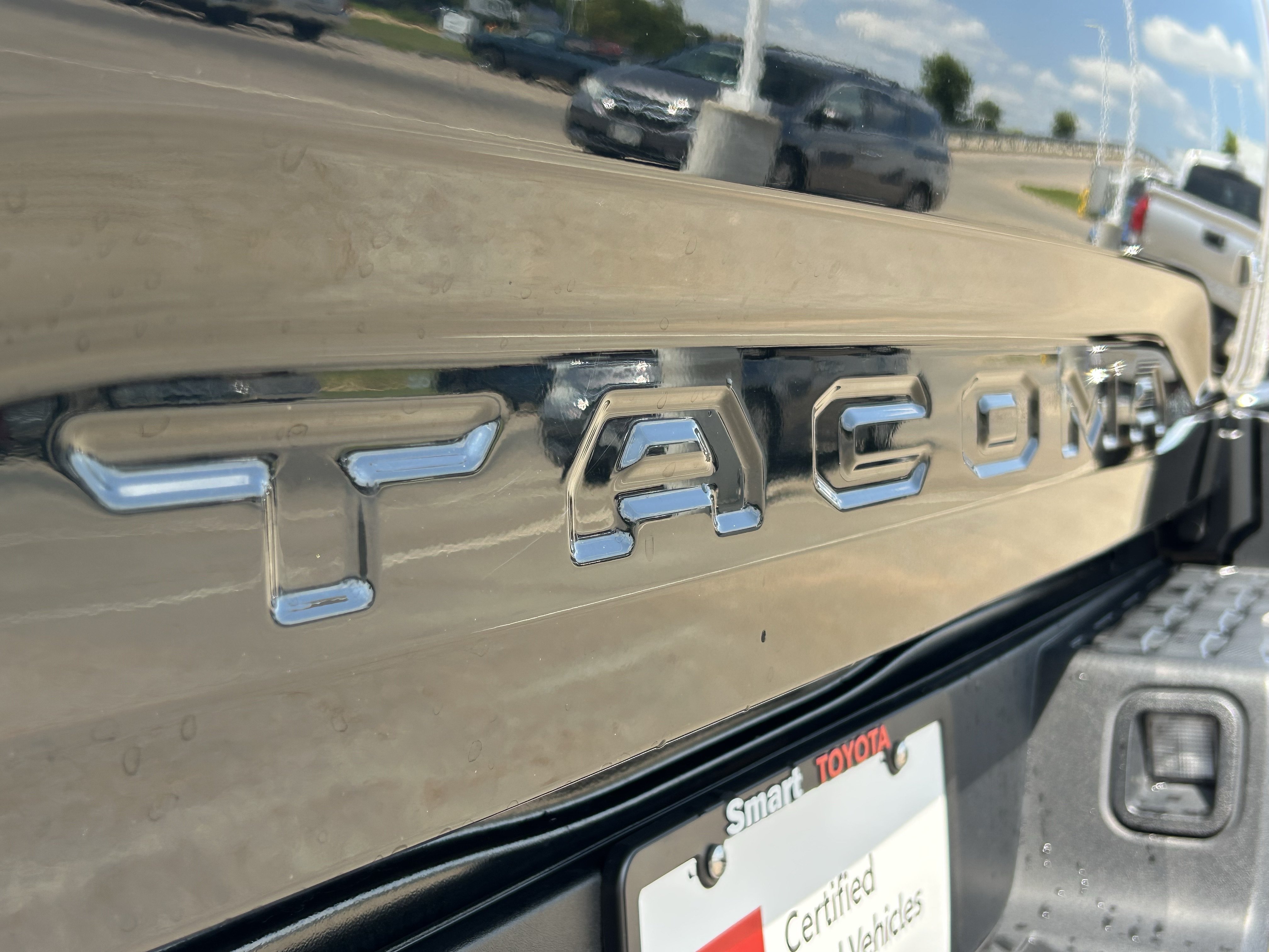 Certified 2020 Toyota Tacoma TRD Off-Road AWD/4WD image 8