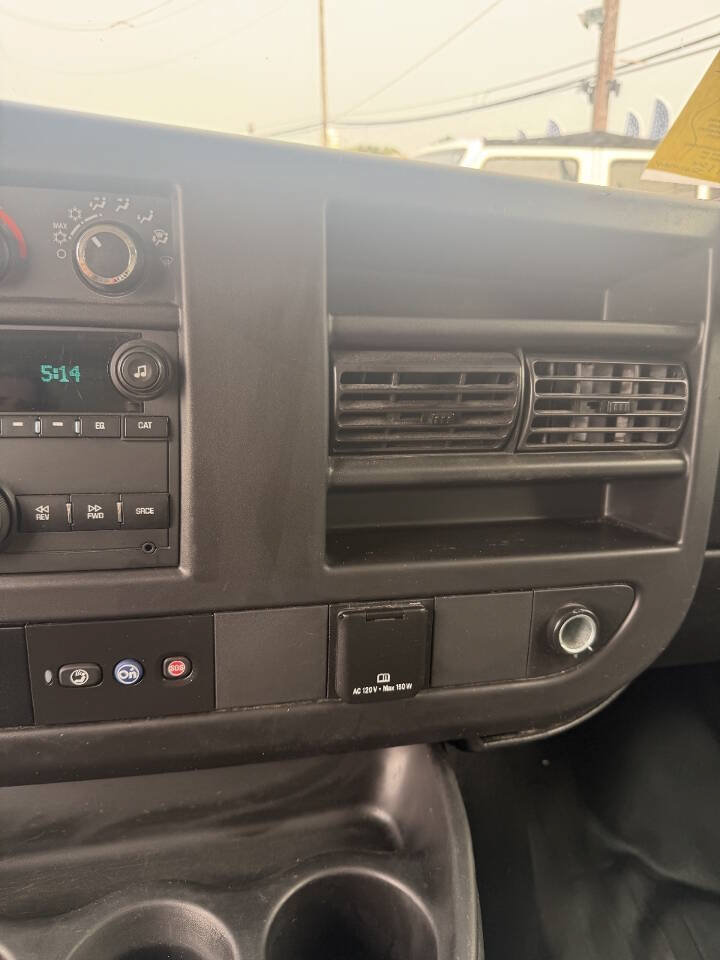 Used 2024 GMC Savana 2500 w/ Driver Convenience Package RWD image 9