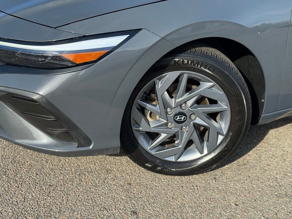 Used 2024 Hyundai Elantra SEL image 7