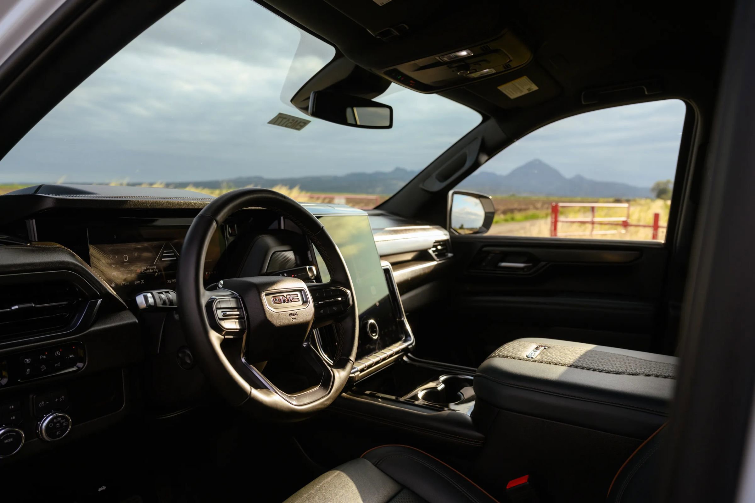 Used 2025 GMC Yukon XL AT4 AWD/4WD image 21
