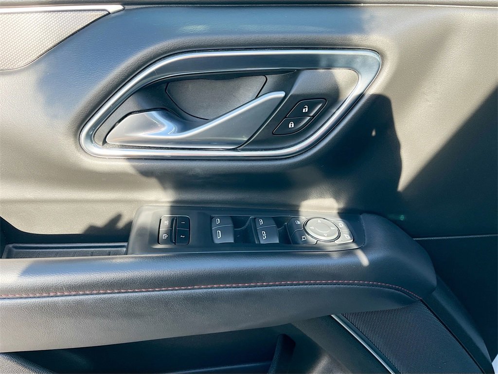 Used 2022 Chevrolet Suburban RST w/ Luxury Package image 17