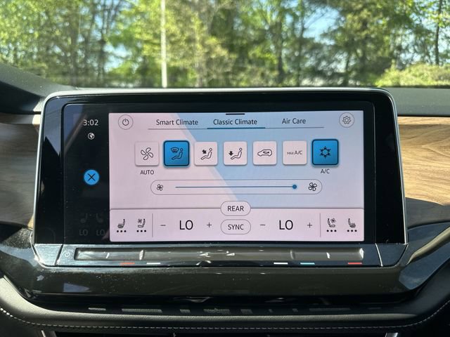 Used 2025 Volkswagen Atlas SE w/ Black Wheel Package FWD image 21