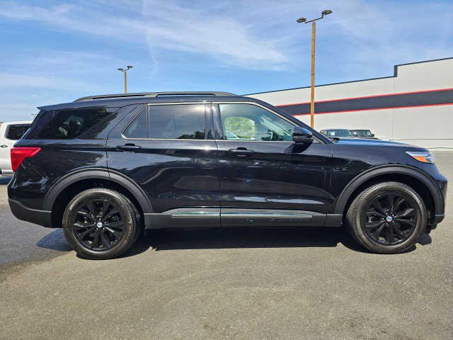Used 2023 Ford Explorer XLT w/ Equipment Group 202A AWD/4WD image 8