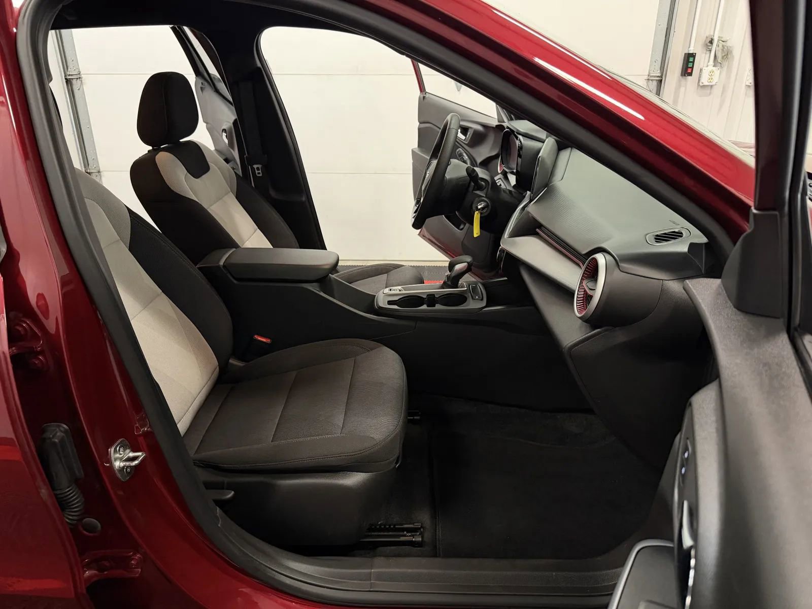 Used 2024 Chevrolet Trax RS FWD image 44