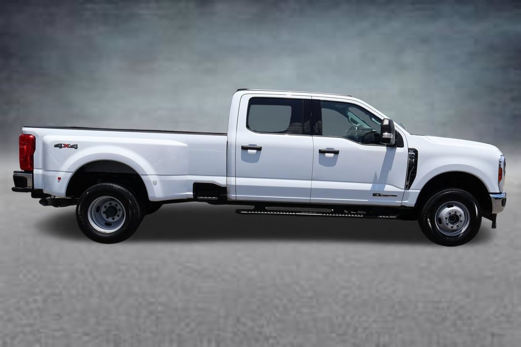 Used 2025 Ford F350 XLT AWD/4WD image 2