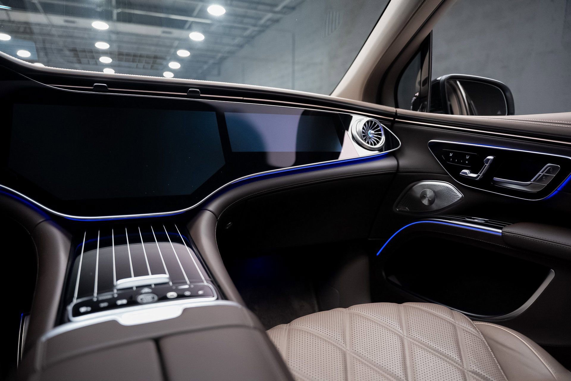 Used 2024 Mercedes-Benz Maybach EQS 680 4MATIC image 42