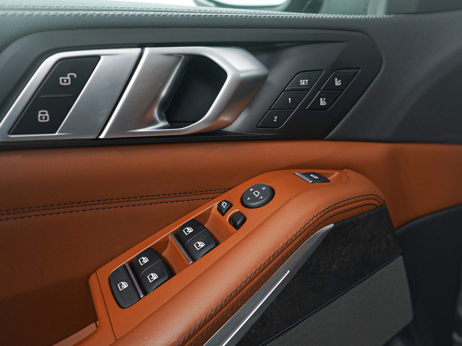 Used 2022 BMW X5 M50i w/ Executive Package image 24