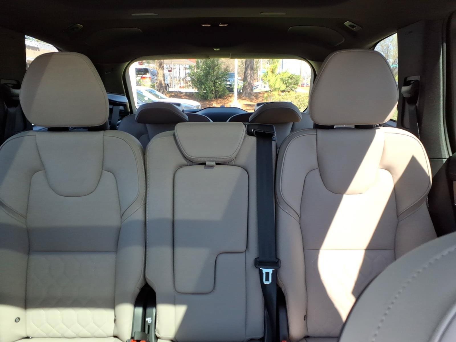 New 2026 Volvo XC90 B6 Plus w/ Protection Package Premier AWD/4WD image 18