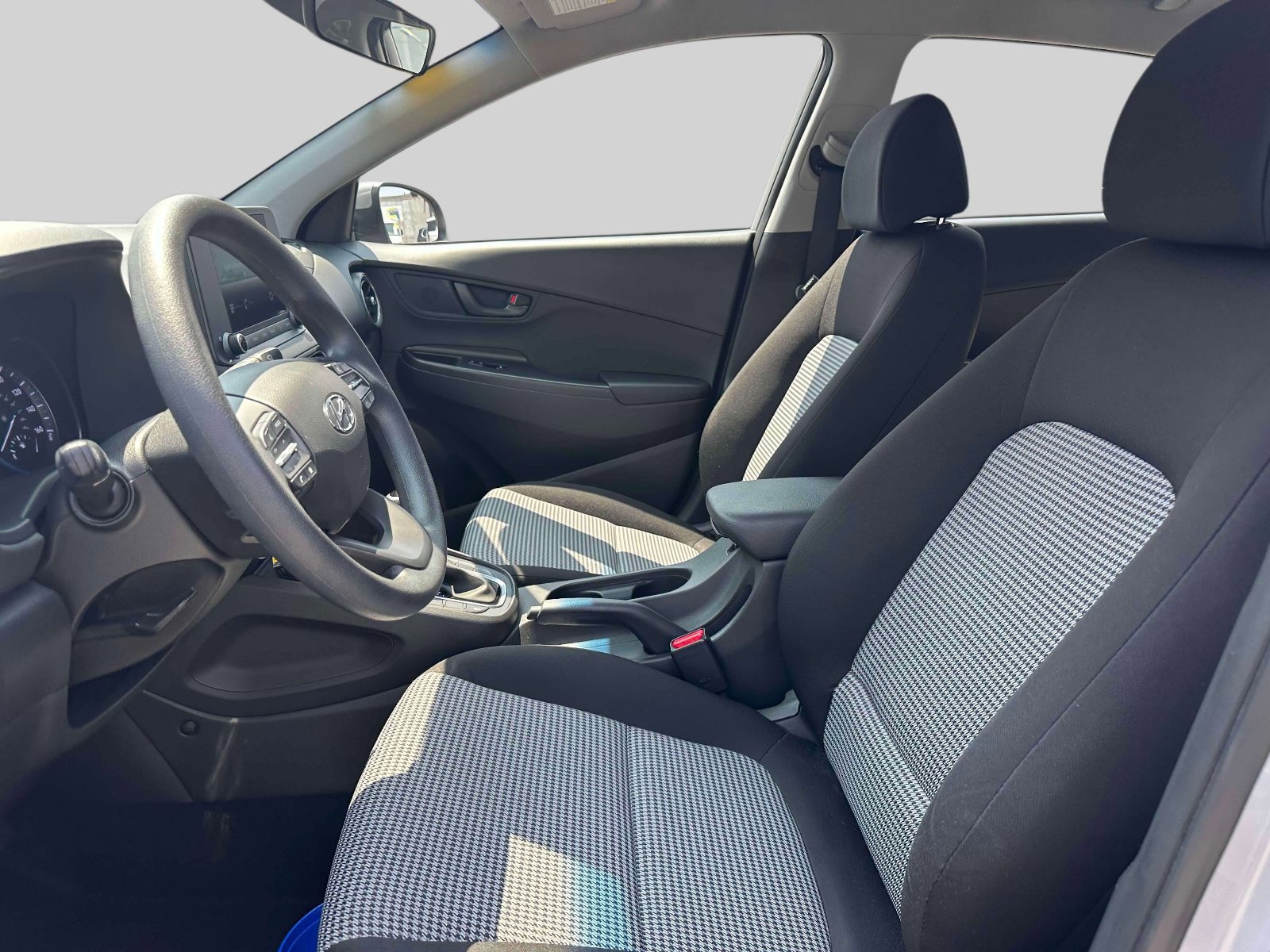 Used 2022 Hyundai Kona SE w/ Cargo Package image 14