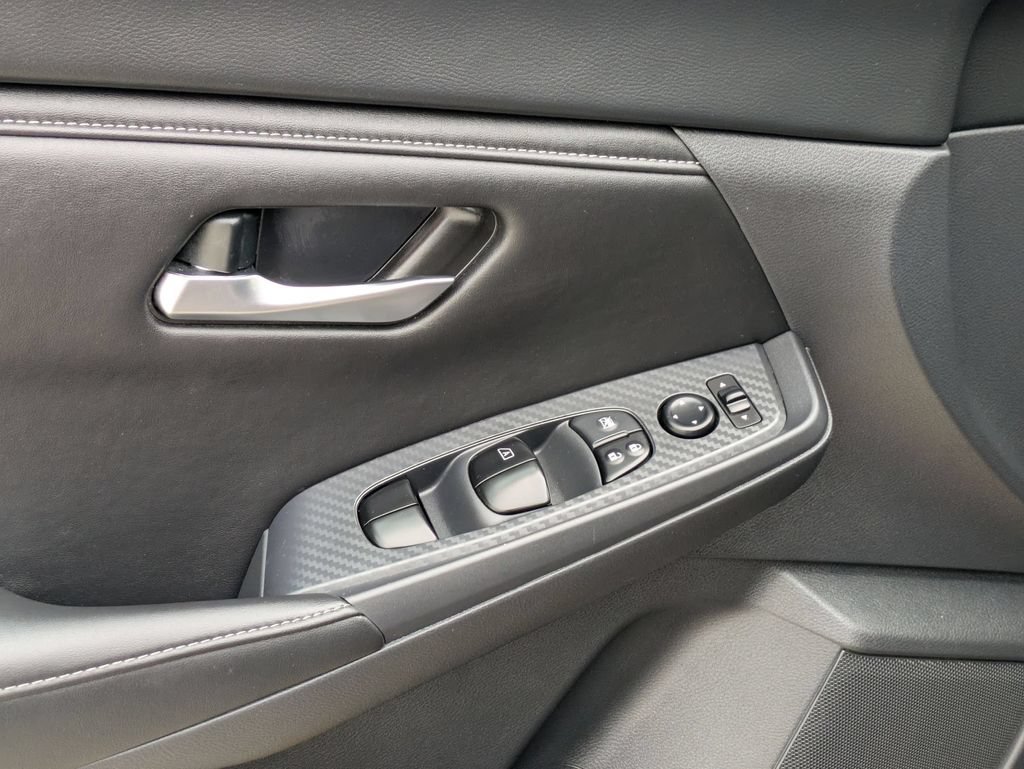 Used 2025 Nissan Sentra SV FWD image 13