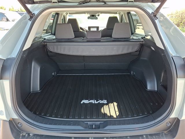 Certified 2020 Toyota RAV4 XLE w/ Convenience Package AWD/4WD image 29