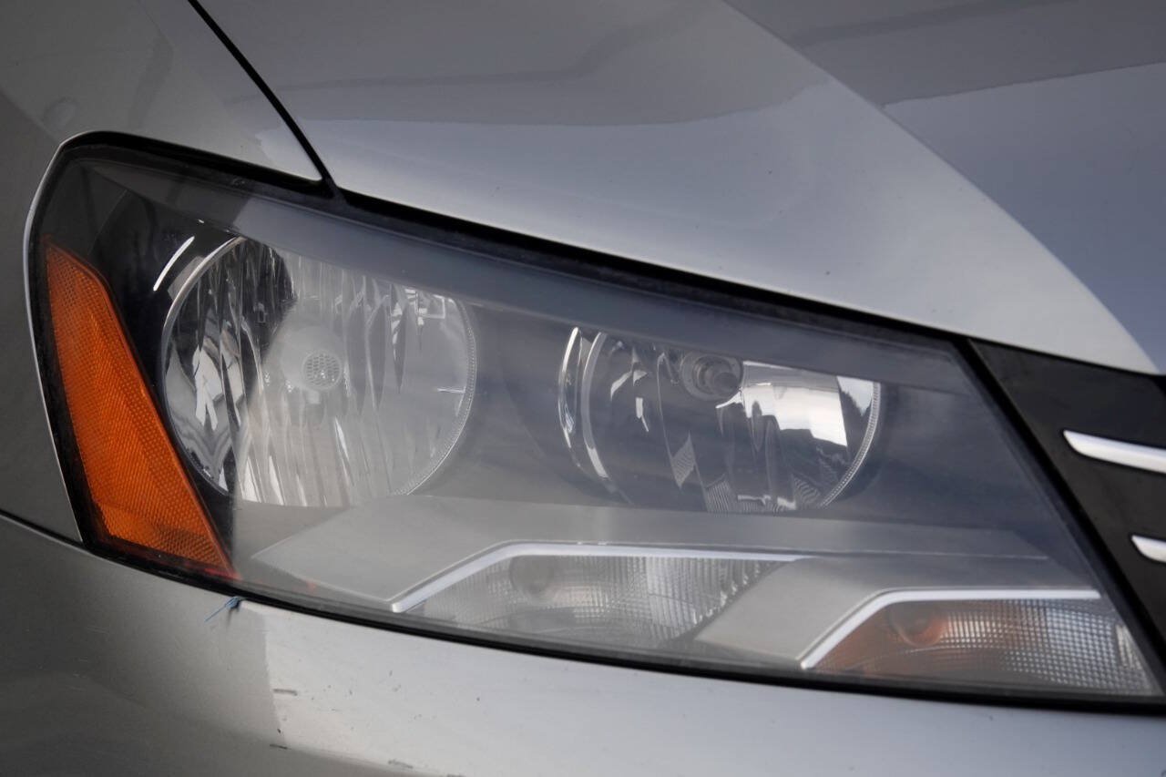 Used 2012 Volkswagen Passat TDI SE FWD image 37