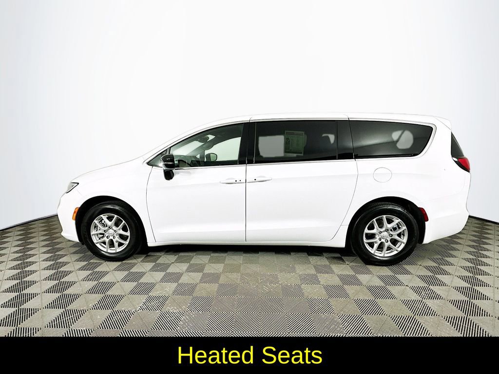 Used 2025 Chrysler Pacifica Select FWD image 6